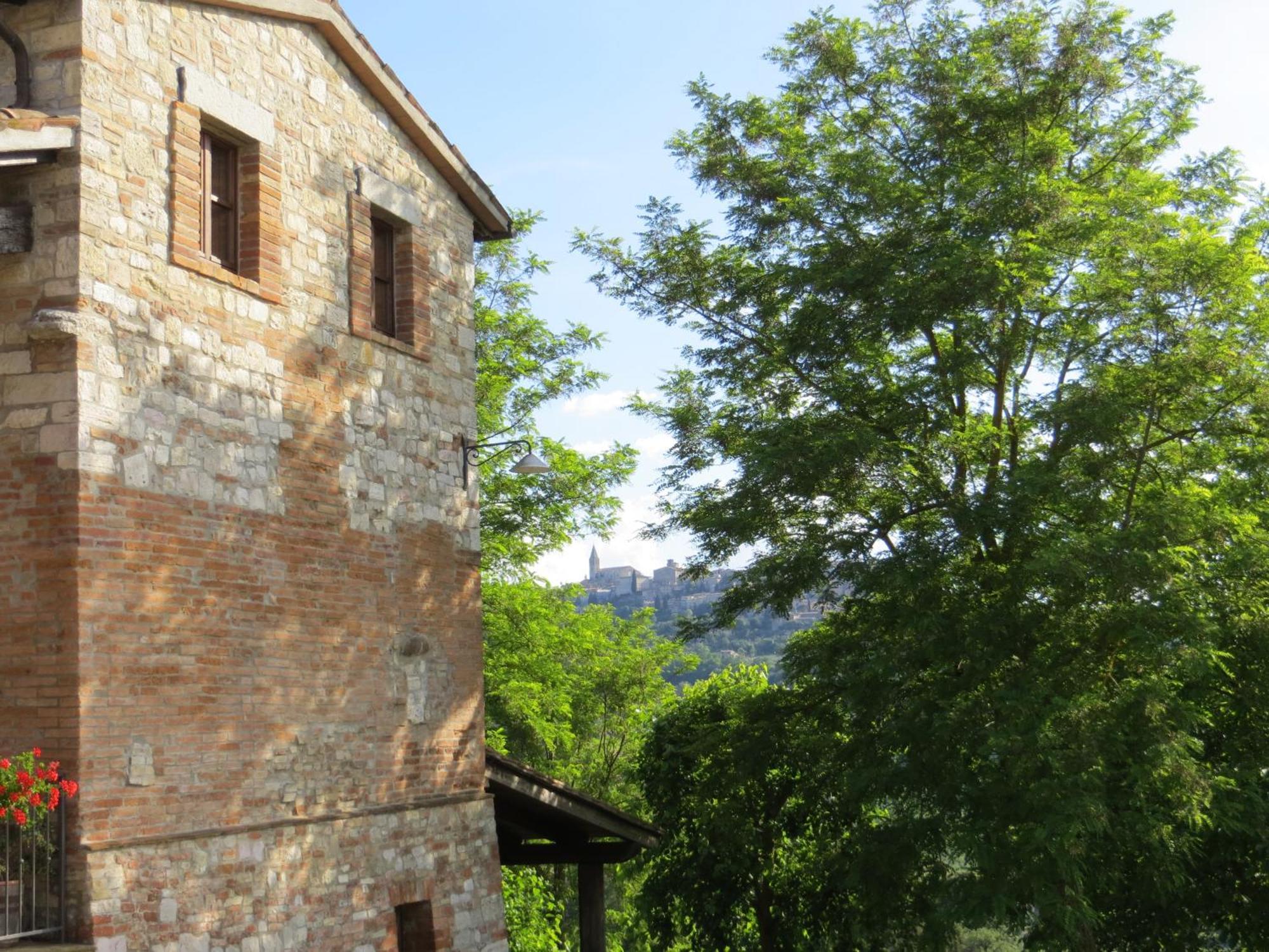 Agriturismo Casale Delle Lucrezie Todi Buitenkant foto