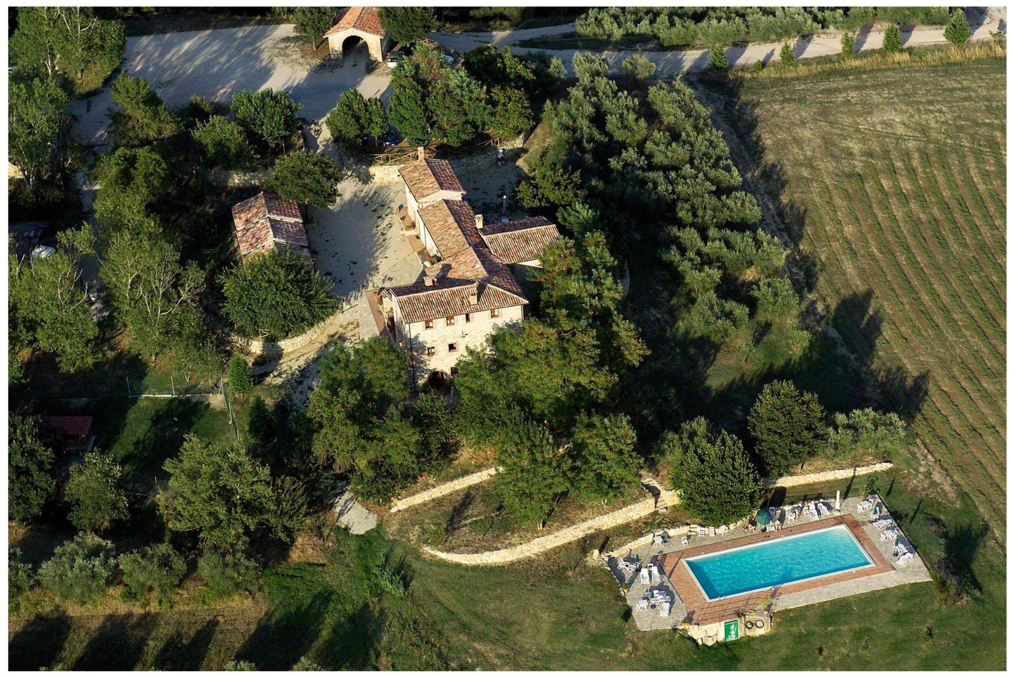 Agriturismo Casale Delle Lucrezie Todi Buitenkant foto